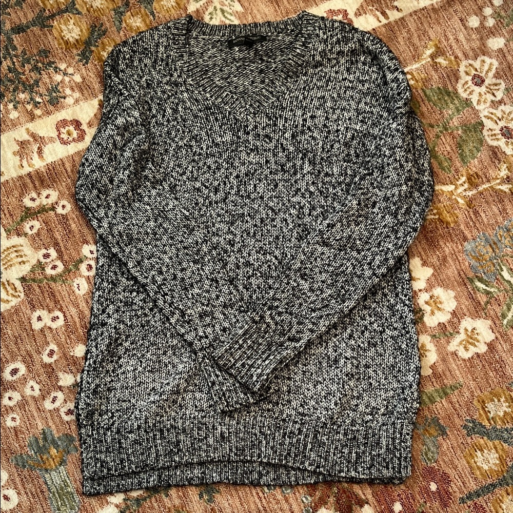 Banana Republic V-Neck Sweater in Black and Gray